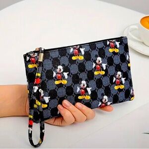 Pretty Disney wallet 😍🖤